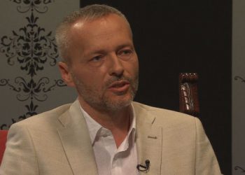 “Vučić na vlasti i u Srbiji i u Crnoj Gori”