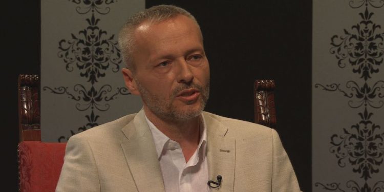 “Vučić na vlasti i u Srbiji i u Crnoj Gori”