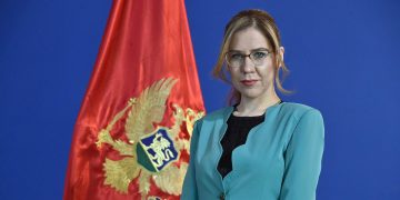 Ambasade traže smjenu Bratić?