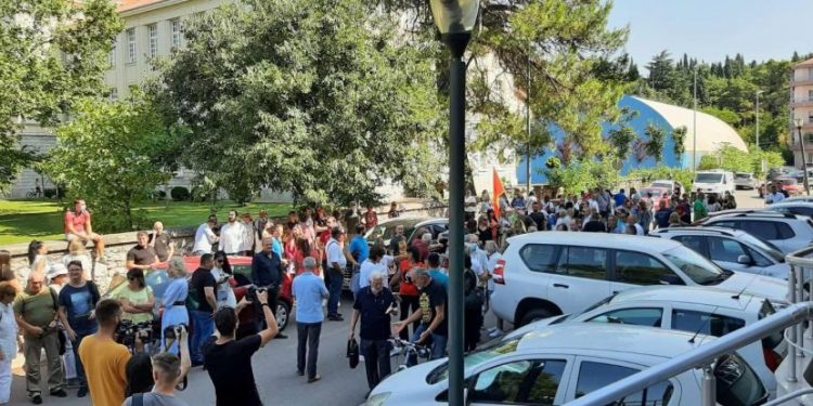 Počeo protest zbog naimenovanja u školstvu