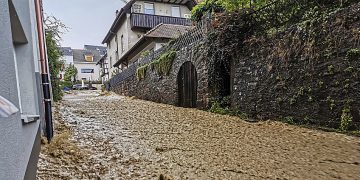 Zbog pucanja brane na Ruru evakuisano 700 ljudi