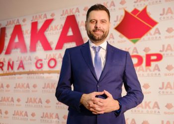 Vlada CG protiv Vlade CG