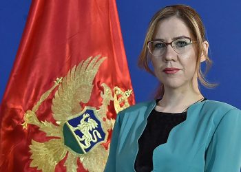 Bratić za v.d. direktoricu podgoričke Gimnazije imenovala suprugu Jovana Vučurovića