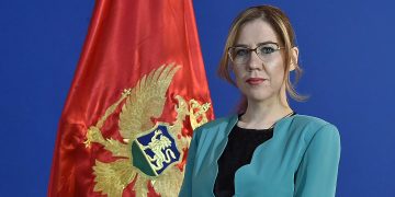 Bratić za v.d. direktoricu podgoričke Gimnazije imenovala suprugu Jovana Vučurovića