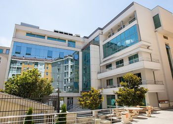 Codra: Dok cijeli svijet ubrzano povećava bolničke kapacitete, crnogorskoj Vladi ne trebaju ni postojeći