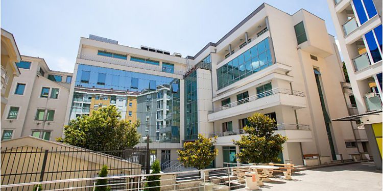 Codra: Dok cijeli svijet ubrzano povećava bolničke kapacitete, crnogorskoj Vladi ne trebaju ni postojeći