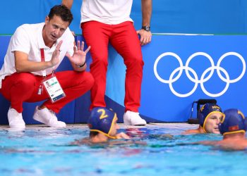 Kraj i za “ajkule”, Grci u polufinalu