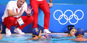 Kraj i za “ajkule”, Grci u polufinalu