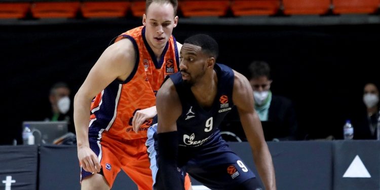 Austin Holins je novi igrač Crvene Zvezde