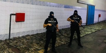 Tona kokaina u pošiljci banana, uhapšene dvije osobe