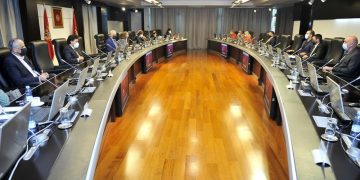 Vlada: Zbog drastičnog rasta broja zaraženih, potrebno je pooštriti mjere