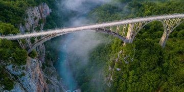 Dječak (14) skočio sa mosta na Đurđevića Tari