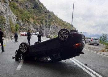Kod tunela Mekavac prevrnulo se vozilo