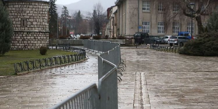Ako policija krene silom da razbija okupljanje građana, Đukanović može da traži proglašenje vanrednog stanja