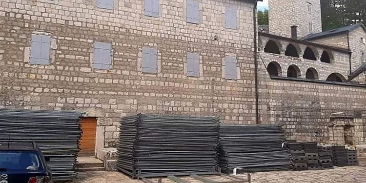 Ograda kod Cetinjskog manastira ne može biti postavljena bez odobrenja Prijestonice
