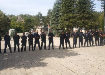 VIDEO: “Kornjače” stigle na Dvorski trg, Cetinjani im skandiraju: “Izdaja”