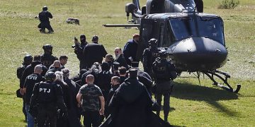 Piloti odbili da prevezu Joanikija i Porfirija