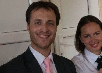 Supruga lidera Prave CG otpustila Vladinog kurira zbog političkih uvjerenja