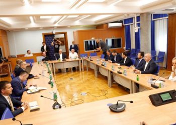 DF-u devet resora, Demokratama pet, GP URA četiri