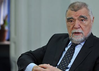 Mesić: Neki u Beogradu žele Crnu Goru preko SPC uvesti u ‘srpski svet’