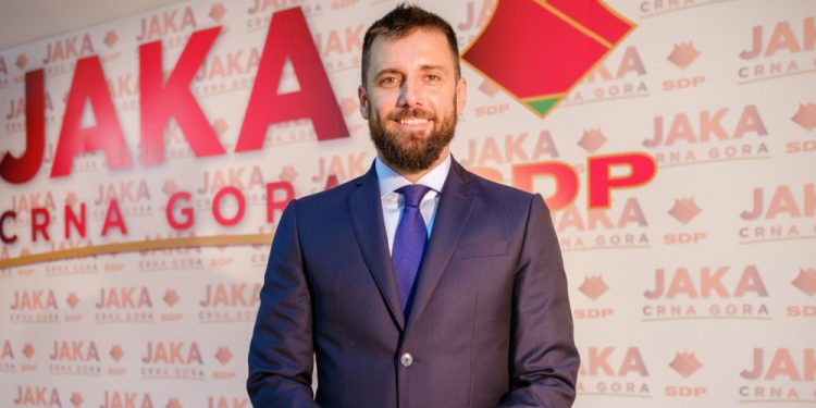 Zeković: Još jednom pozivamo AEM da zabrani emitovanje programa Happy televizije