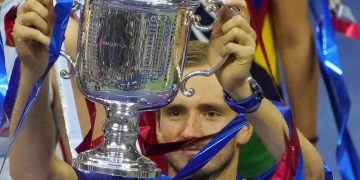 Medvedev gromovima iz servisa zaustavio Đokovića na putu do istorije