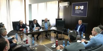 Zajednički stav opozicije: Prelazna vlada i vanredni izbori jedino rješenje