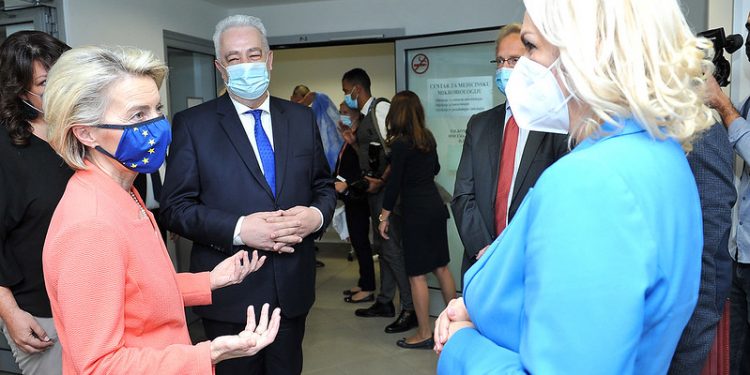 Fon der Lejen: Pohvala za masovno testiranje, očekuje se pozitivan odgovor pridruživanju Crne Gore EU digitalnom sertifikatu