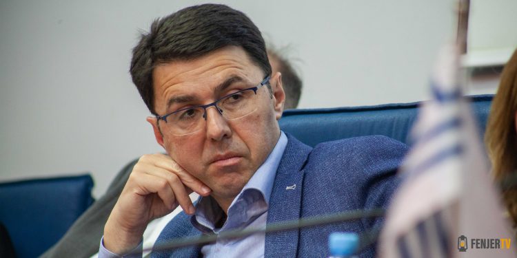 Letom iznad Cetinja Vučić dokazao da su Srbi nebeski narod
