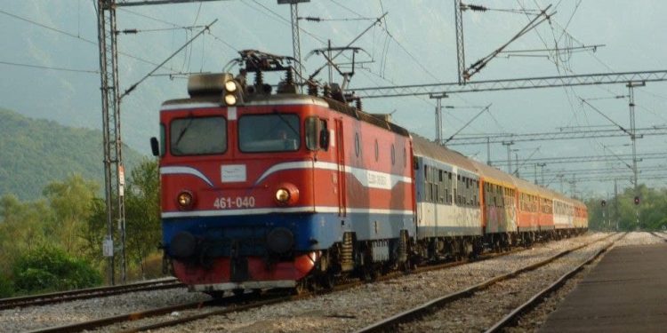 Bjelopoljka povrijeđena dok je prelazila prugu