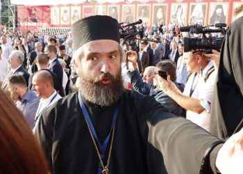 Sveštenik SPC napao fotoreporterku Pobjede