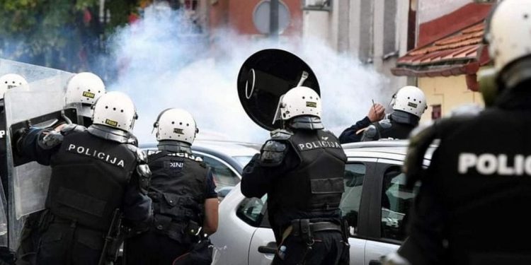 Huter: Vlada spremna na sve, Crna Gora suočena sa inkarnacijom zla