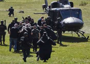 Suspendovani piloti koji su odbili da prevezu Joanikija i Porfirija