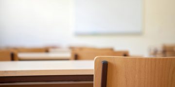 Direktorica i razredna kazale policiji da je jedna djevojčica udarana, a druga vezana