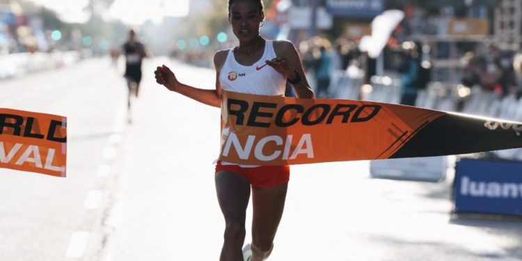 Gidej debitovala u polumaratonu svjetskim rekordom