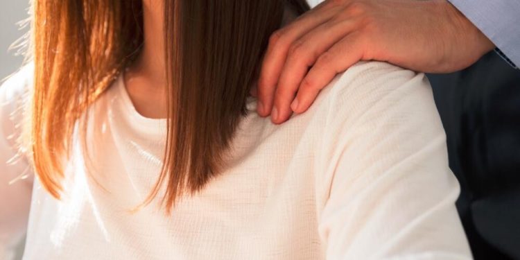 “Gotovo pola muškaraca u CG smatra da ženama prija kada im muškarci sa kojima rade poklanjaju seksualnu pažnju”