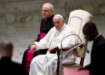 Papa Franjo govorio o “sramoti” crkve poslije izvještaja o zločinima nad djecom