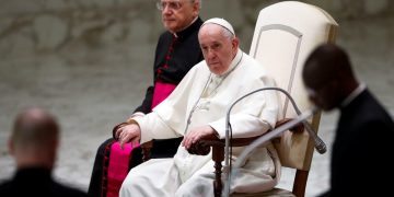 Papa Franjo govorio o “sramoti” crkve poslije izvještaja o zločinima nad djecom