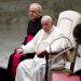 Papa Franjo govorio o “sramoti” crkve poslije izvještaja o zločinima nad djecom