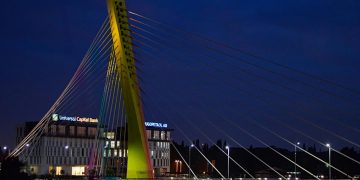 Most „Milenijum“ ponosno obasjan duginim bojama