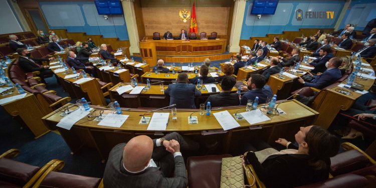 Opozicija povukla inicijativu: Početi razgovore o formiranju nove skupštinske većine