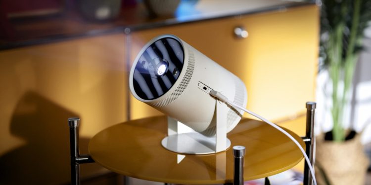 The Freestyle: Prenosivi Samsung projektor za zabavu na svakom koraku