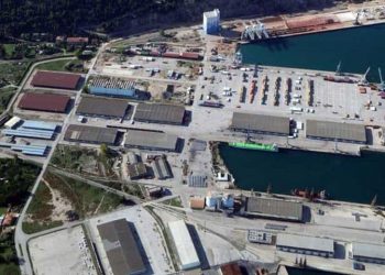 Ukradeno 11.000 paketa cigareta, iznošeni u šleperu nekoliko dana