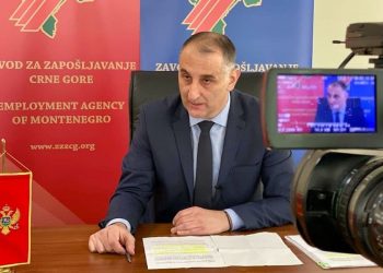 Raspisuju konkurs za direktora da bi nakon smjene primao naknadu