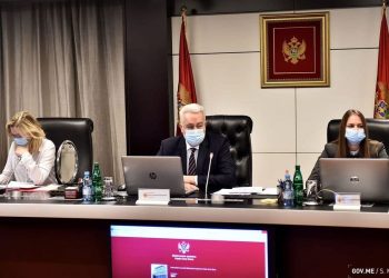 Kad premijer i ministri brukaju vlastitu državu