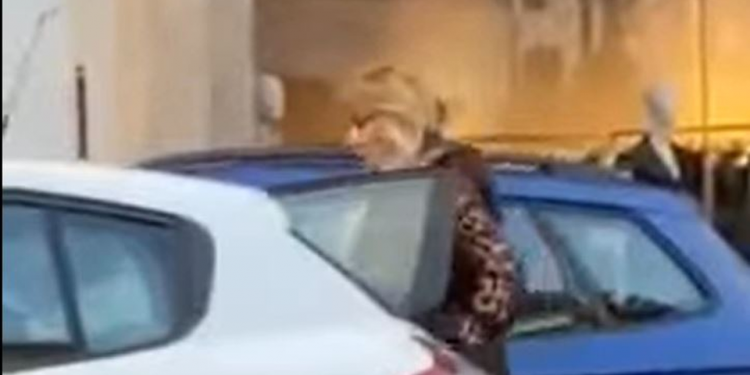 Po čijem nalogu se od novinara traži otkrivanje izvora?