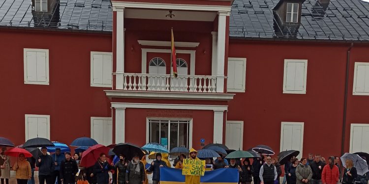 Cetinje za Ukrajinu i po nevremenu