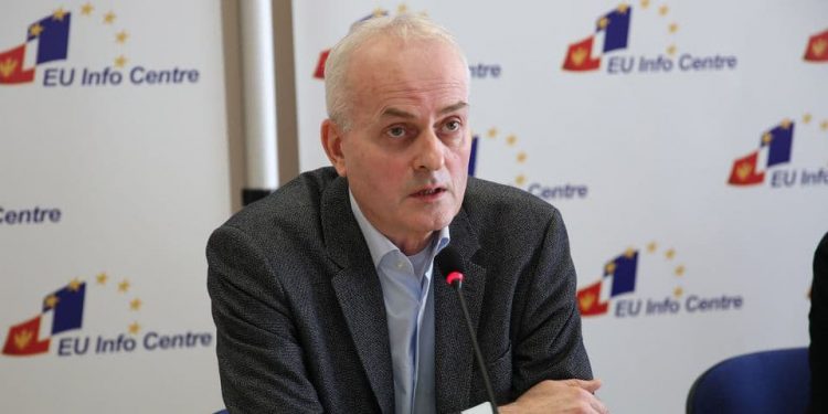 Vujović: Abazović opet etiketira medije, pokušava da otupi oštricu onih koji kritikuju njegov rad