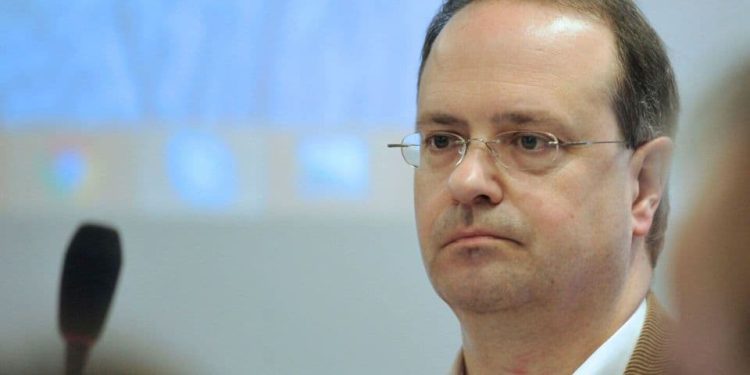 Veber: Zamrzavanje pregovora, ako se do kraja mjeseca ne izaberu sudije